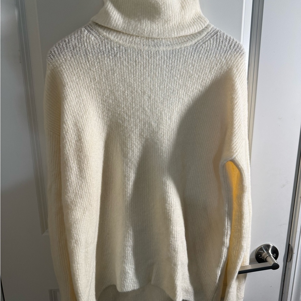 Theory Turtleneck Sweater. New w/tags
